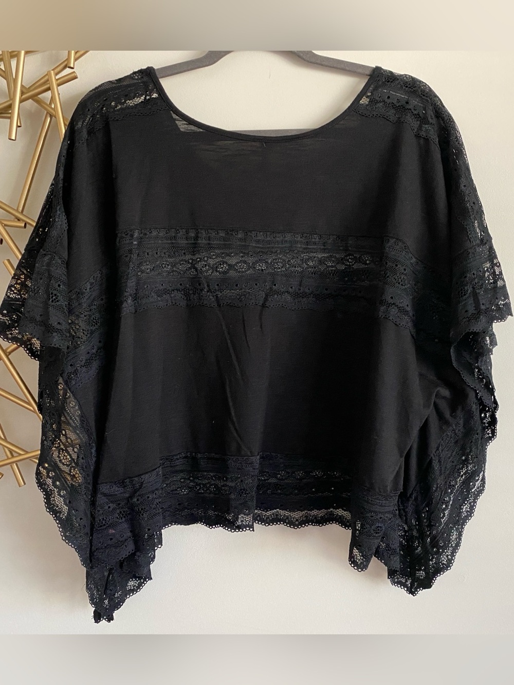 Free People Black Lace Trim Handkerchief Style Tee Shirt - Size L - Picture 7 of 8